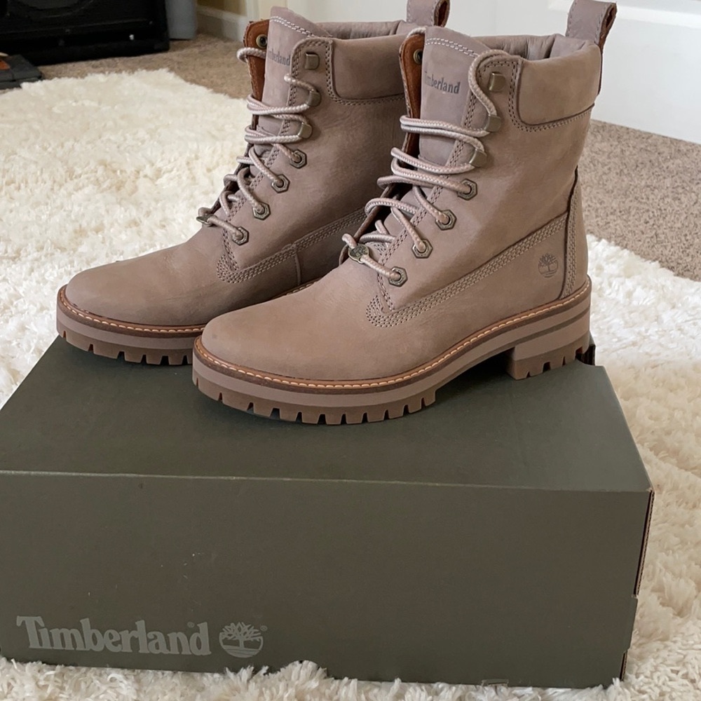 Host Pick!🎉 Timberland Courmayeur Valley Boots!